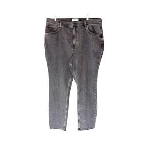 Abercrombie & Fitch Gray Denim Ultra High Rise Slim Straight Jean‎ Size 18 Short